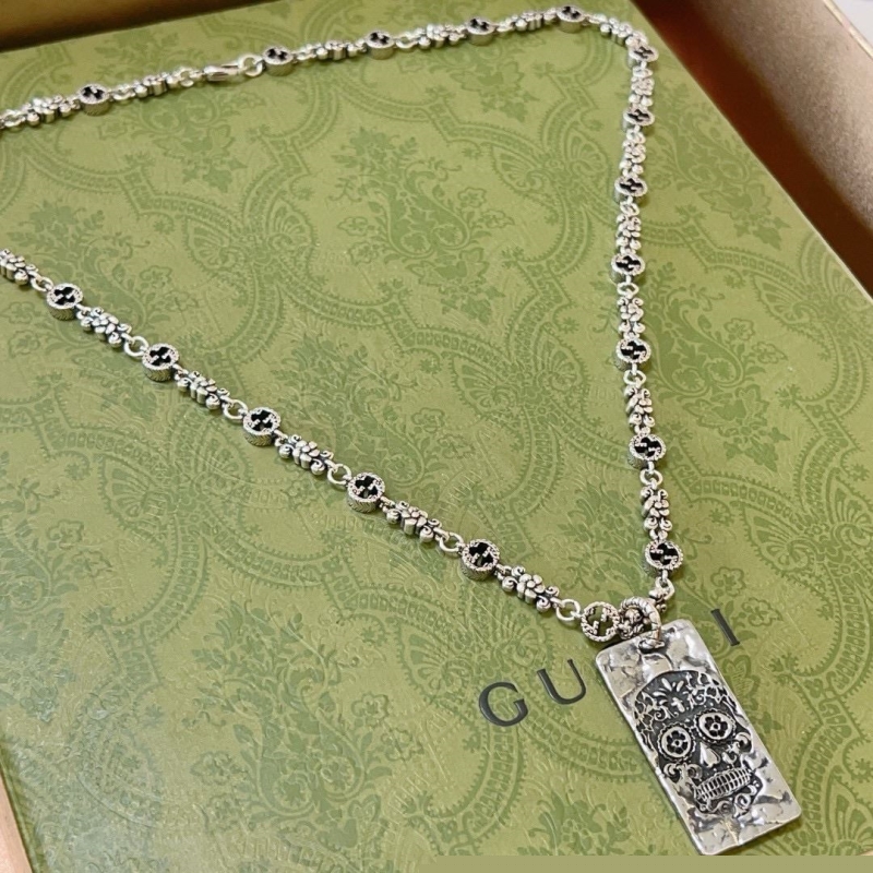 G*u*i necklaces